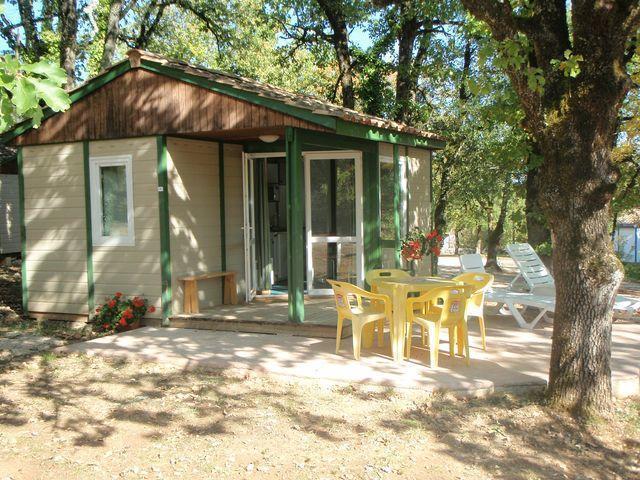 Chalet Évasion extérieur Mas de Saboth Vue extérieur du chalet evasion pour 2 personnes, proposé au camping Mas de Saboth Cahors Saint Cirq Lapopie
