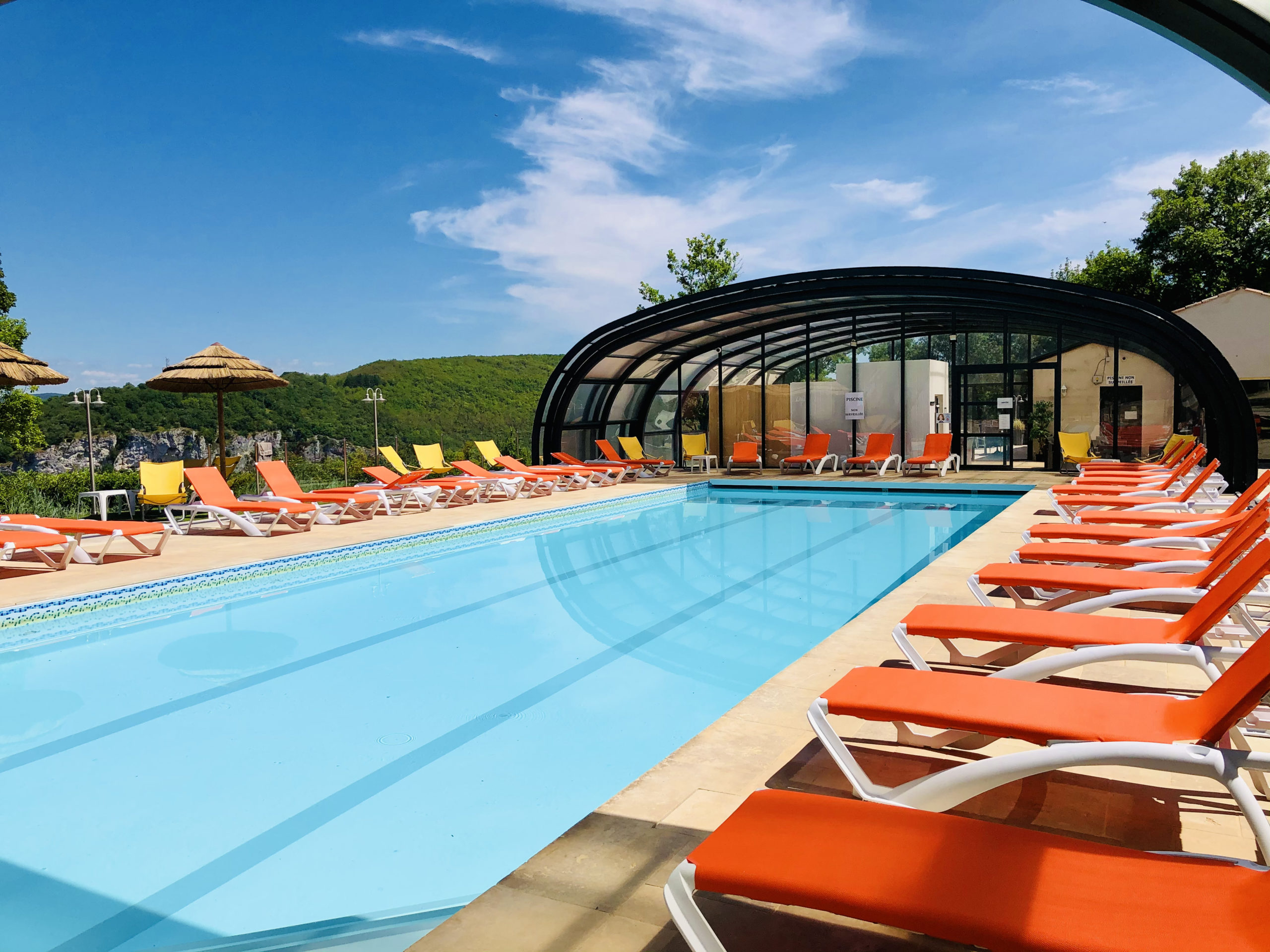 Piscine couverte et chauffée au Mas de Saboth